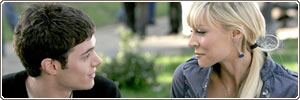Samaire Armstrong e Adam Brody