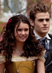 Nina Dobrev e Paul Wesley em The Vampire Diaries