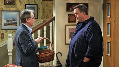 Mike & Molly - Peggy's New Beau 