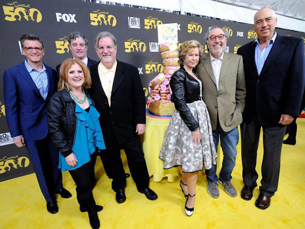 Elenco e produtores de Os Simpsons na celebração dos 500 episódios da série