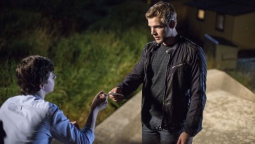 Bates Motel 2X2 02